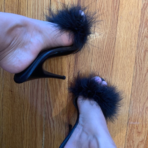 Black fluffy feather heels 😍 - Picture 2 of 8